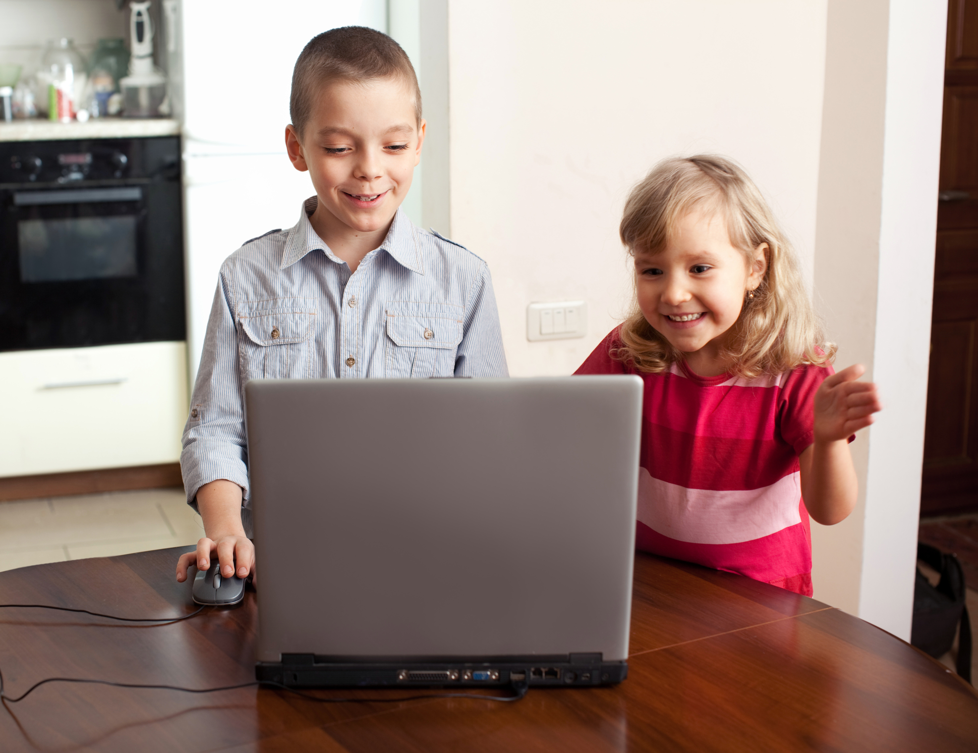 Ministerul Educației: 7 sfaturi pentru siguranța pe internet a copiilor - Educatie Privata
