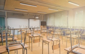 Franța: Sindicatul medicilor școlari cere închiderea tuturor școlilor timp de o lună