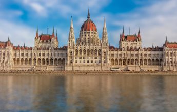 Ungaria trece la învățământ exclusiv online, pentru cel puțin o lună