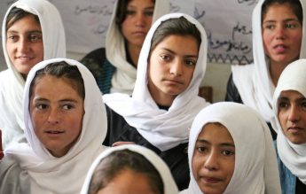 Afganistan: Fetele nu mai au voie să cânte în public, de la vârsta de 12 ani