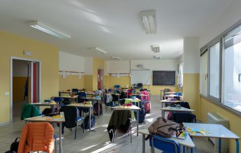Anglia: 840.000 de elevi au fost absenți de la școală din cauza Covid, săptămâna trecută