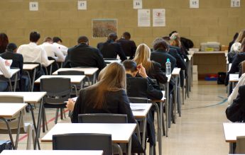 7 din 10 profesori spun că examenele de admitere organizate de colegiile naționale vor duce la inechitate – sondaj World Vision România