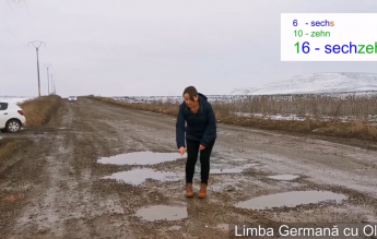 Gropile de pe un drum din Botoșani, folosite la lecția de limba germană