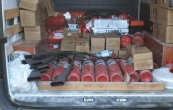 Percheziții la o firmă acuzată că făcea controale fictive pentru siguranța la incendiu, inclusiv în școli