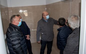Adevărul: Toaletă de 50.000 de euro, de la o şcoală rurală, inaugurată de şefii CJ Argeş