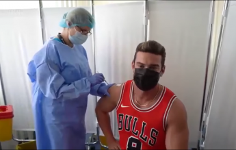 Vloggerul Dorian Popa susţine campania de vaccinare