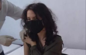”M-am vaccinat ca să-mi îmbrățișez singura bunică. Pe cealaltă mi-a răpit-o COVID-ul”