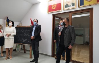 USLIP Iași a organizat prima ședință a noii conduceri ISJ într-o sală cu portretul lui Nicolae Ceaușescu