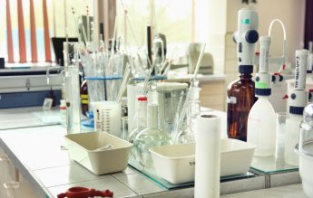 Câmpeanu: Peste cinci ani, fiecare școală ar trebui să aibă laboratoare de fizică, biologie și chimie