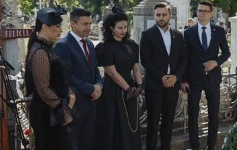 Primarul Mihai Chirica, ironizat pe internet pentru o fotografie la mormântul poetei Otilia Cazimir