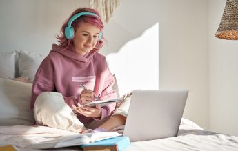 Studiu Digital Nation: Jumătate dintre elevii din România fac meditații pentru bacalaureat