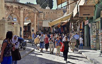 Israel: Obligația de a purta mască în spațiile publice închise va fi anulată. 55% din populație, vaccinată cu două doze