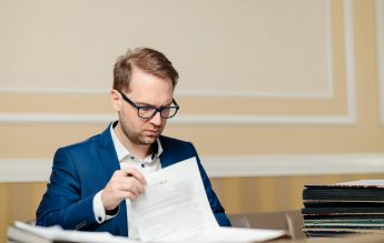 Aleșii și directorii din Primăria Timișoara, obligați să își publice diplomele de studii