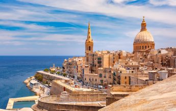Malta, prima țară europeană care nu mai primește turiști nevaccinați. Școlile de limbi străine, închise temporar