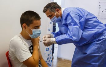 Valeriu Gheorghiță va vaccina turiști în Vama Veche, vineri seara