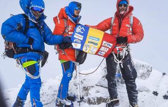 Alex Benchea, alpinist nevăzător, a ajuns pe vârful Elbrus