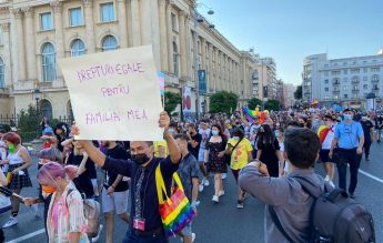 Mii de oameni participă la Bucharest PRIDE