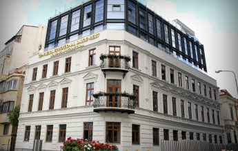 Primul centru de vaccinare pentru elevi și profesori se deschide în Complexul Educațional Laude-Reut