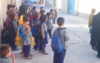 Afganistan: Noii lideri de la Kabul fac eforturi de PR, profesorii își iau adio de la eleve