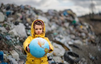 UNICEF: Un miliard de copii sunt expuși riscurilor generate de schimbările climatice
