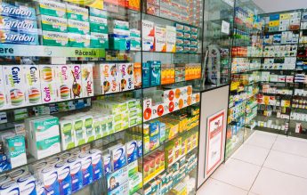 Experimentul lui Toma Pătrașcu în 12 farmacii: ”Au început să crească iar cazurile de Covid. Ce-mi recomandați?”