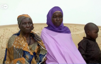 O fostă elevă răpită de Boko Haram în Nigeria s-a întors acasă după șapte ani