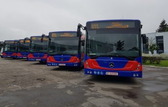 Șapte adolescenți, acuzați că au bătut un șofer de autobuz care le-a cerut să poarte mască
