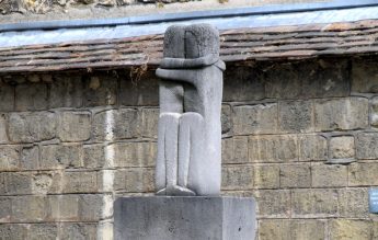”Sărutul” lui Constantin Brâncuși din Cimitirul Montparnasse nu va ajunge în Rusia