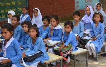 Atac cu bombă la o şcoală de fete din Pakistan