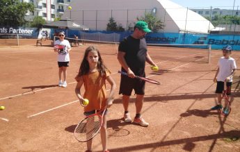 ”Toți copiii merită să joace sporturile frumoase”- Codruț Baciu, fondatorul asociației care îi aduce la tenis pe copiii din categorii vulnerabile