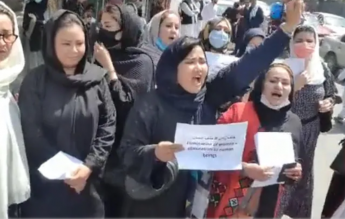 Femei afgane: Suntem dispuse să purtăm burqa, dacă fetele pot merge la şcoală