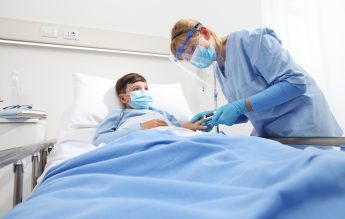 Digi 24: Familii întregi, chiar cu bebeluși, ajung în spitale, din cauza Covid-19