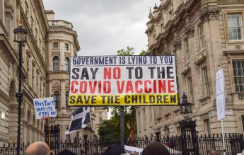 UK: Profesorii au devenit țintele grupurilor antivacciniste. Sunt amenințați și hărțuiți