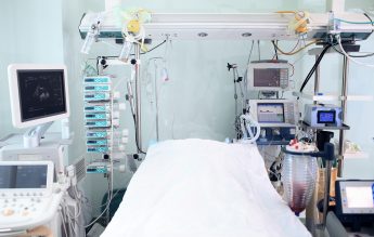 Un tânăr de 26 de ani, nevaccinat și fără alte boli, a murit din cauza COVID-19