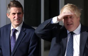 UK: Boris Johnson îl demite pe ministrul Educației. Care au fost cele mai mari gafe ale oficialului