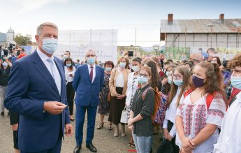 Iohannis: Menținerea școlilor cu prezență fizică depinde de responsabilitatea fiecăruia dintre noi