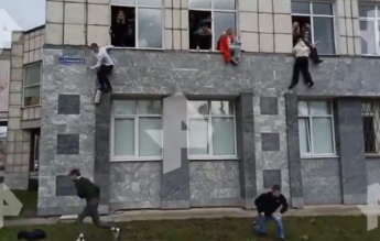 Atac armat cu opt morți, la o universitate din Rusia. Unii studenți au sărit pe geam, pentru a se salva