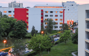 Iaşi: Studenţii nevaccinați, avertizați că ar putea fi evacuați dintr-un campus universitar