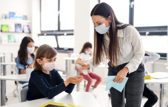 Cum ținem școlile deschise în siguranță pentru copii și cadre didactice – propunerile Coaliției pentru Educație