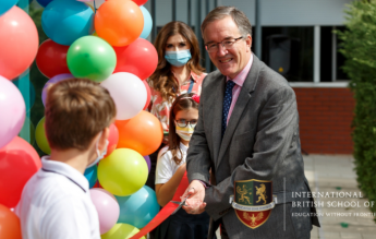 Ambasadorul Marii Britanii în vizită la International British School of Bucharest