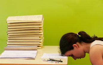 ”Ortodocși sunteți, nu-i așa?”- Eforturile unei mame pentru a-și retrage copilul de la ora de religie