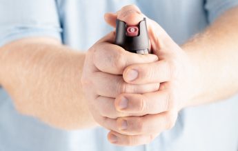 Iași: Profesoară dusă la spital după ce un elev a folosit un spray lacrimogen în clasă