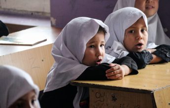 UNICEF va plăti direct profesorii din Afganistan, ocolind regimul taliban