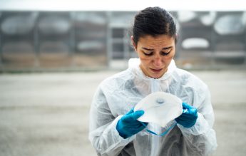 Șase medici rezidenți încep o campanie provaccinare: Vom merge din casă în casă, din bloc în bloc
