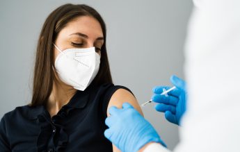 24 din cele 25 de unități de învățământ cu vaccinare 100% din București sunt private
