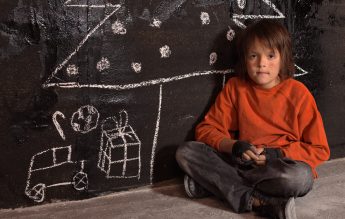 Crăciunul în România rurală: 1 din 6 părinţi are mai puțin de 10 lei pentru cadou- studiu World Vision