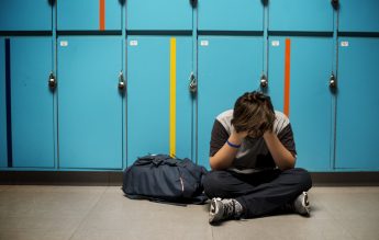 Avocatul Poporului s-a sesizat în cazul unui copil bătut la școală, relatat de Ziare.com