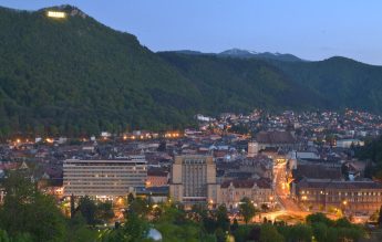 Brașov: Școlile au trecut pe energie verde 100%. La fel și instituțiile publice și de cultură aparținând Municipalității, iluminatul public și semaforizarea