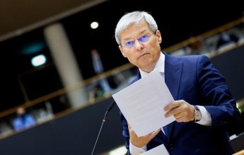 Dacian Cioloș cere demiterea lui Florin Roman: ”Plagiator, nepotrivit ca ministru și agresiv”