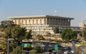 Omicron în Israel: Unele școli trec online. Criterii: incidența și rata de vaccinare a elevilor